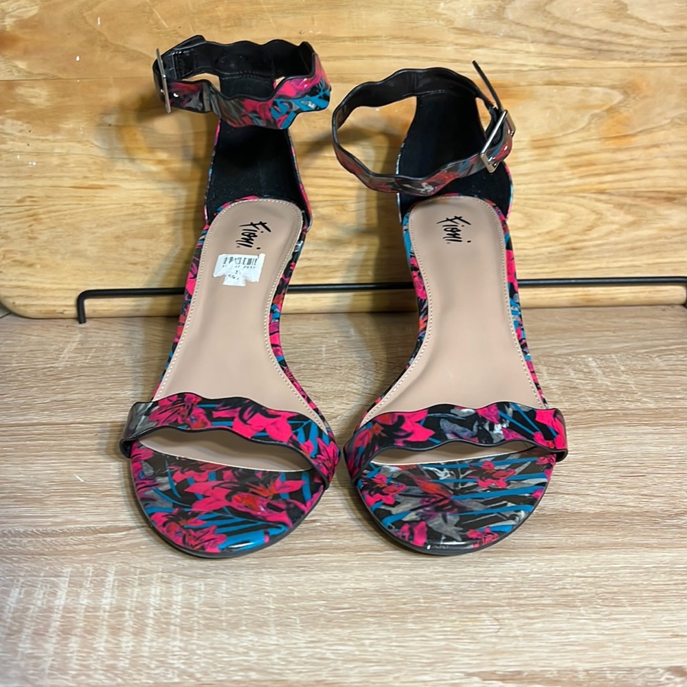 Fioni Womens Shoe Size 10. Multicolor